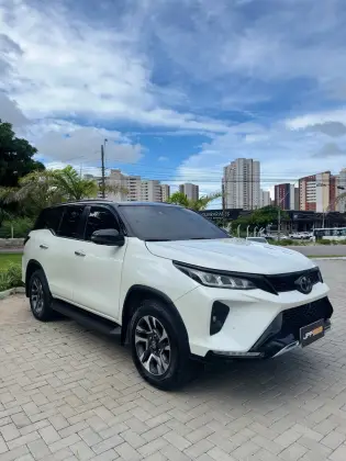 TOYOTA HILUX SW4 2.8 D-4D TURBO DIESEL DIAMOND 7L 4X4 AUTOMÁTICO
