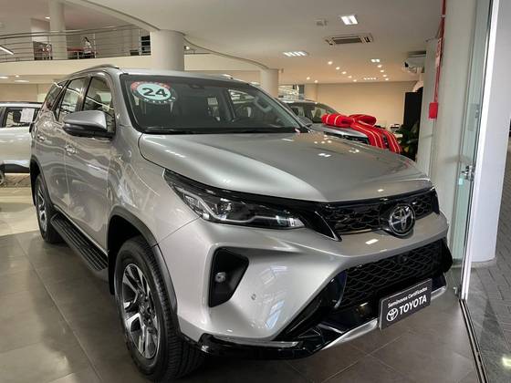 TOYOTA HILUX SW4 2.8 D-4D TURBO DIESEL SRX PLATINUM 4X4 AUTOMÁTICO