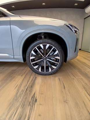 VOLVO-XC90-2025