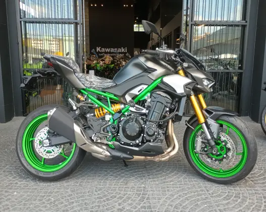 KAWASAKI Z900 R EDITION 