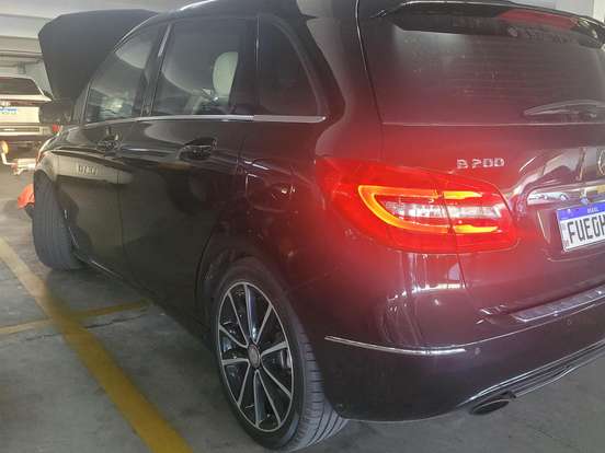MERCEDES-BENZ-B 200-1.6 SPORT TURBO GASOLINA 4P AUTOMÁTICO MERCEDES-BENZ-B 200-2013