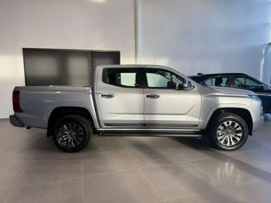 MITSUBISHI-TRITON-2026