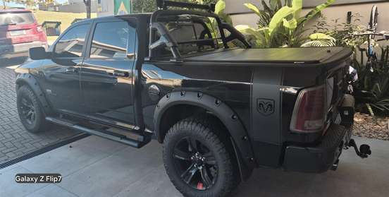 RAM-1500-5.7 V8 GASOLINA LIMITED CD 4X4 AUTOMÁTICO RAM-1500-2023