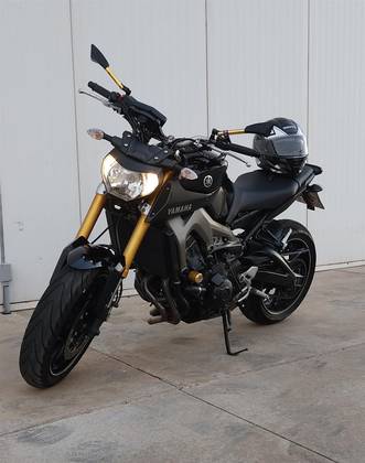 YAMAHA MT-09 