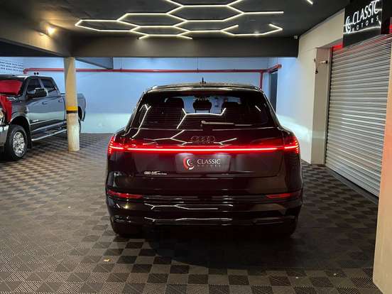 AUDI-E-TRON-2022