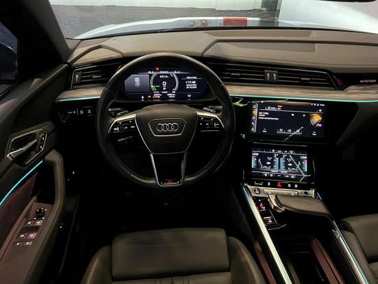 AUDI-E-TRON-2022
