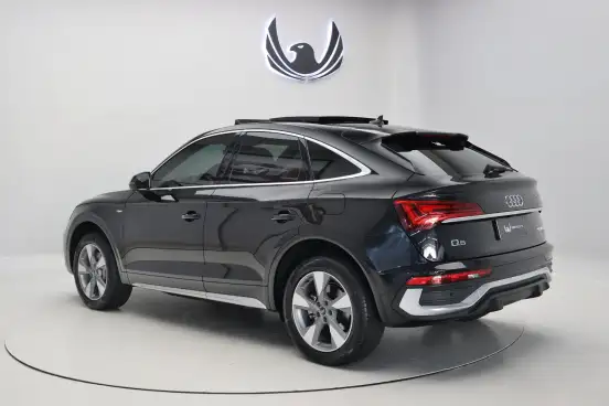 AUDI-Q5-2022