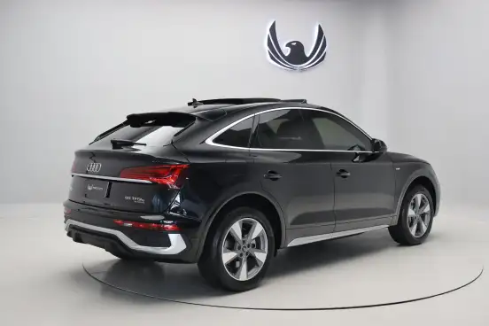 AUDI-Q5-2022