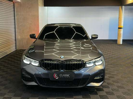 BMW-320i-2021