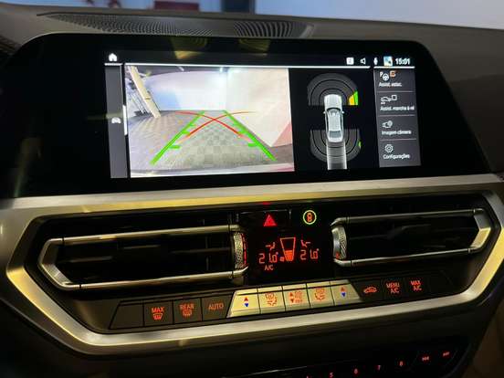 BMW-320i-2021