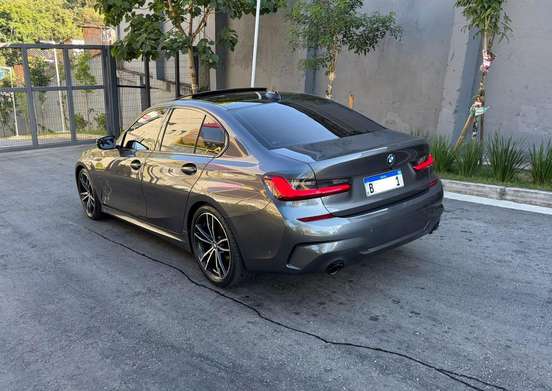 BMW-320i-2021