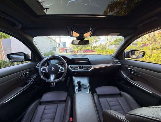 BMW-320i-2021