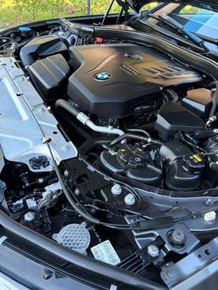 BMW-320i-2021