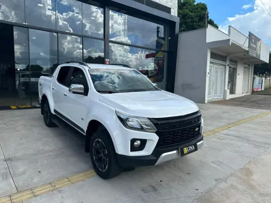 CHEVROLET S10 2.8 16V TURBO DIESEL HIGH COUNTRY CD 4X4 AUTOMÁTICO