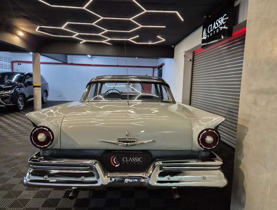 FORD-FAIRLANE-1957
