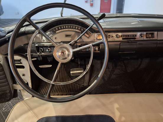 FORD-FAIRLANE-1957