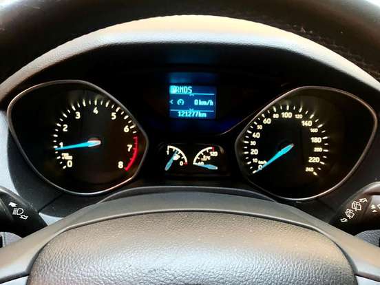 FORD-FOCUS-2.0 SE PLUS 16V FLEX 4P POWERSHIFT FORD-FOCUS-2015