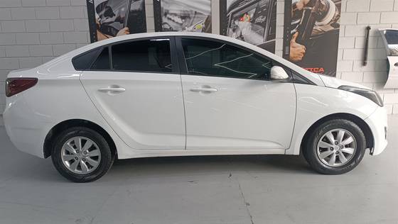 HYUNDAI HB20S 1.0 COMFORT PLUS 12V FLEX 4P MANUAL