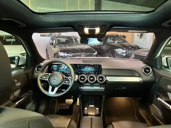 MERCEDES-BENZ-GLB 200-2021