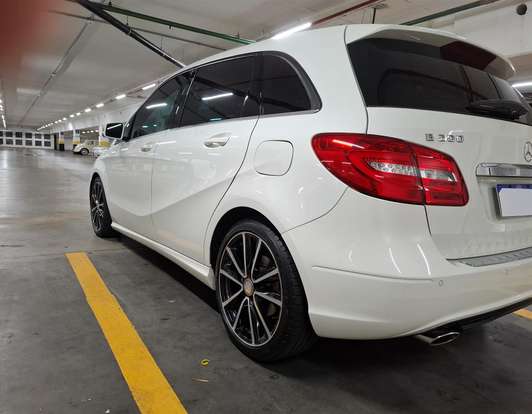 MERCEDES-BENZ-B 200-2012