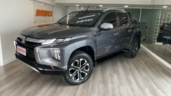 MITSUBISHI L200 TRITON 2.4 16V TURBO DIESEL SPORT HPE-S CD 4P 4X4 AUTOMÁTICO