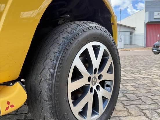 MITSUBISHI-PAJERO TR4-2.0 4X4 16V 140CV FLEX 4P AUTOMÁTICO MITSUBISHI-PAJERO TR4-2014