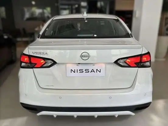 NISSAN-VERSA-2025