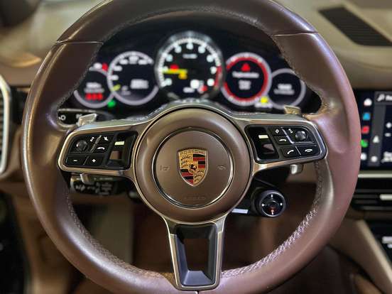 PORSCHE-CAYENNE-2022