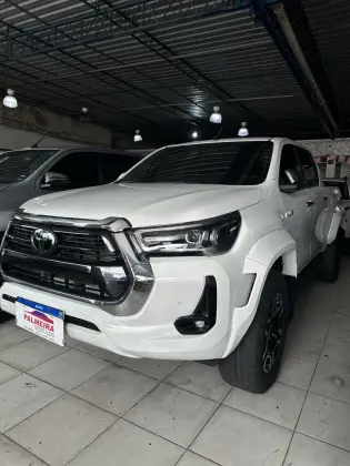 TOYOTA HILUX 2.8 D-4D TURBO DIESEL CD CONQUEST 4X4 AUTOMÁTICO
