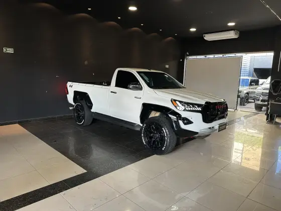 TOYOTA HILUX 2.8 D-4D TURBO DIESEL CD GR-S 4X4 AUTOMÁTICO