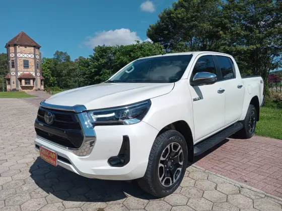 TOYOTA HILUX 2.8 D-4D TURBO DIESEL CD SRX 4X4 AUTOMÁTICO