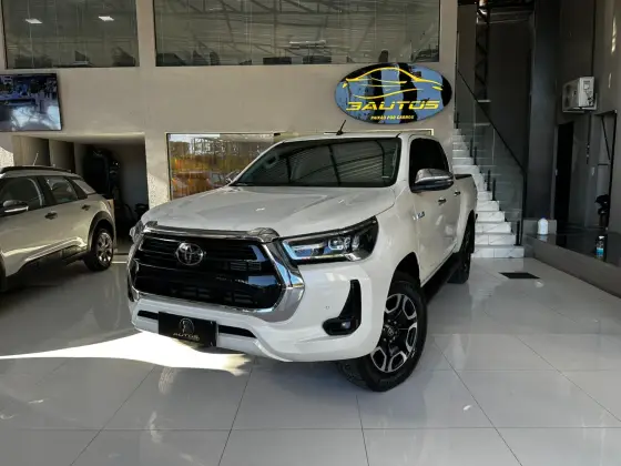 TOYOTA HILUX 2.8 D-4D TURBO DIESEL CD SRX 4X4 AUTOMÁTICO