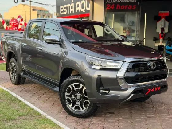 TOYOTA HILUX 2.8 D-4D TURBO DIESEL CD SRX 4X4 AUTOMÁTICO