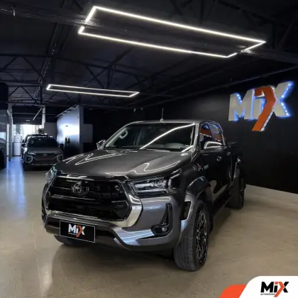 TOYOTA HILUX 2.8 D-4D TURBO DIESEL CD SRX PLUS 4X4 AUTOMÁTICO