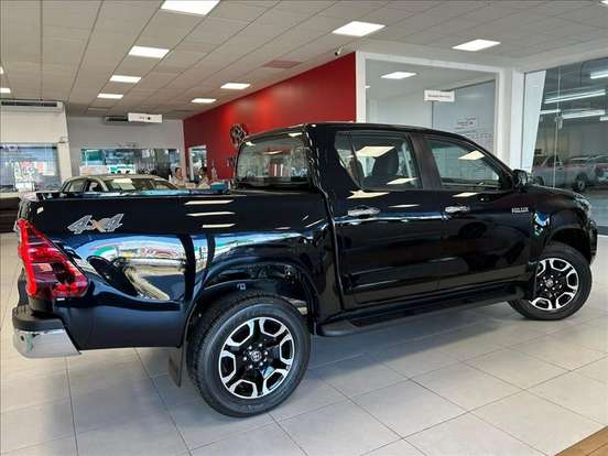 TOYOTA-HILUX-2025