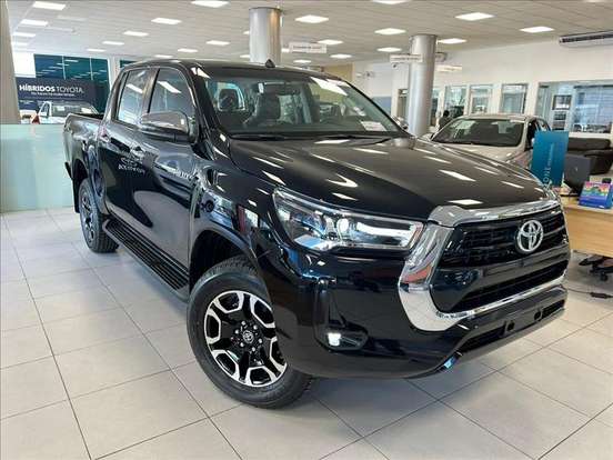 TOYOTA-HILUX-2.8 D-4D TURBO DIESEL CD SRV 4X4 AUTOMÁTICO TOYOTA-HILUX-2025