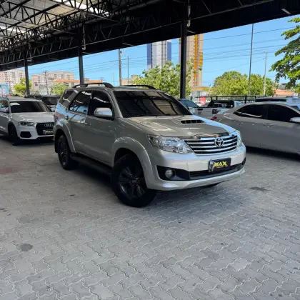 TOYOTA HILUX SW4 3.0 SRV 4X4 7 LUGARES 16V TURBO INTERCOOLER DIESEL 4P AUTOMÁTICO
