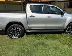 TOYOTA HILUX 2.7 VVT-i FLEX CD SRV 4X2 AUTOMÁTICO TOYOTA HILUX 2.7 VVT-i FLEX CD SRV 4X2 AUTOMÁTICO