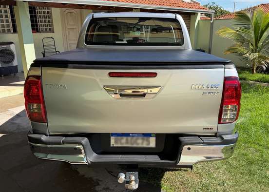 TOYOTA-HILUX-2021
