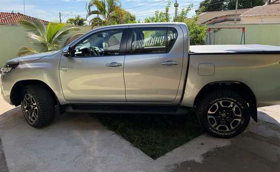 TOYOTA-HILUX-2021