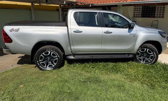 TOYOTA-HILUX-2021