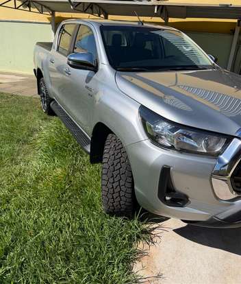 TOYOTA-HILUX-2021