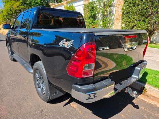 TOYOTA-HILUX-2021