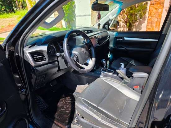 TOYOTA-HILUX-2021