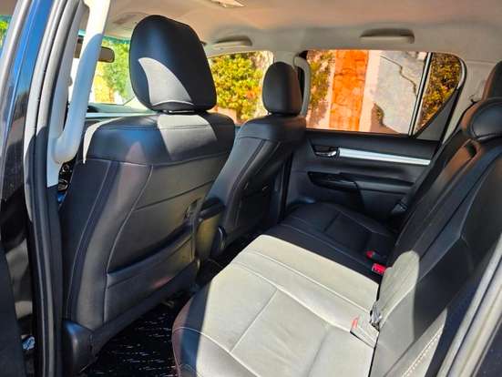 TOYOTA-HILUX-2021