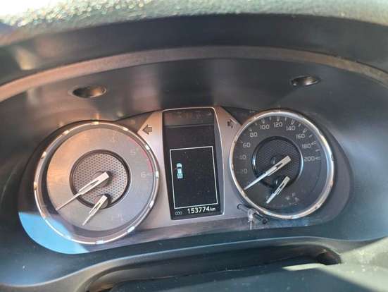 TOYOTA-HILUX-2021