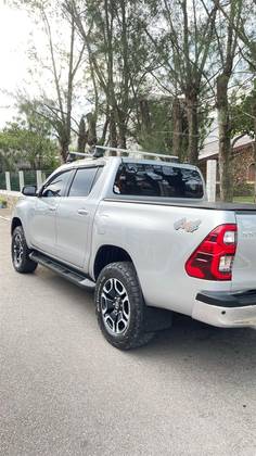 TOYOTA HILUX 2.8 D-4D TURBO DIESEL CD SRX 4X4 AUTOMÁTICO