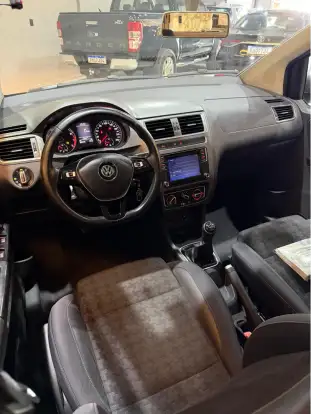 VOLKSWAGEN-FOX-2016