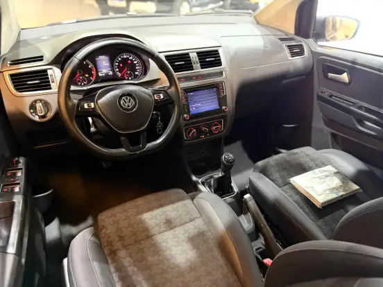 VOLKSWAGEN-FOX-2016