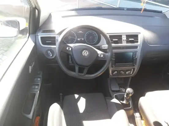 VOLKSWAGEN-FOX-2019